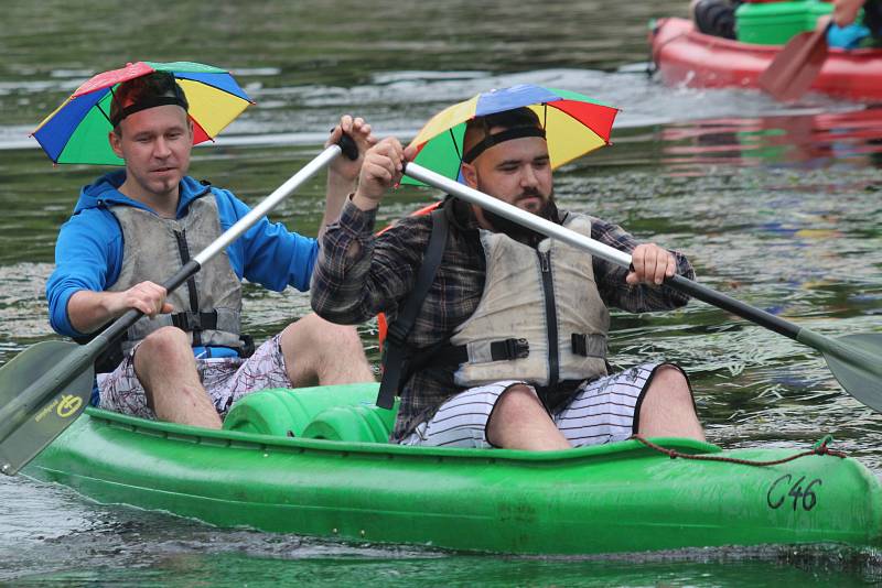 Zážitek ze splouvání řeky láká stále více vodáků. Snímek je z Vyššího Brodu.