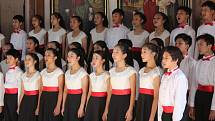 Dětský pěvecký sbor z Hongkongu YIP´s  Children´s Choir music nadchnul na svém pátečním koncertě diváky v Jezuitském sále hotelu Růže.