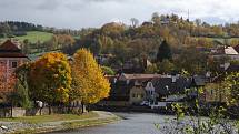 Český Krumlov se oblékl do podzimního.