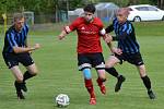 Oblastní I.A třída (skupina B) - 22. kolo: SK Větřní (červené dresy) - FC Velešín 2:2 (1:1).