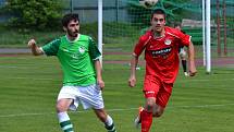 Fortuna Divize A - 25. kolo: FK Slavoj Český Krumlov (zelené dresy) - SK Klatovy 2:1 (1:0).