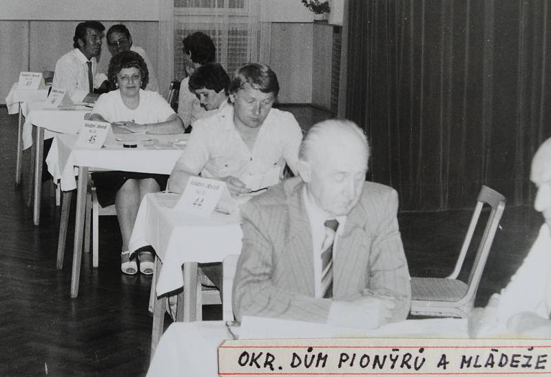 Český Krumlov v roce 1986. Volby, volební místnost v Domu pionýrů a mládeže.