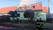 Požár poničil rodinný dům v Horní Plané tak, že je neobyvatelný.