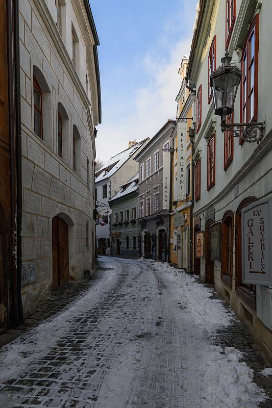 Zasněžený Český Krumlov v celé své kráse.