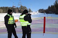 Jihočeští policejní preventisté vyrazili do skiareálu Lipno.