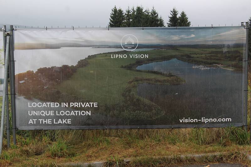 Prezentace projektu Vision v rekreačním rezortu Lakeside Village v Lojzových Pasekách. A také prohlídka místa v Kovářově, kde se projekt uskuteční.