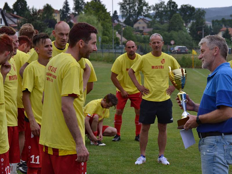 OP muži - 22. kolo: Sokol Chvalšiny (žlutočervené dresy) - Hraničář Malonty 4:5 (3:1).