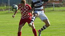 Fotbalisté Velešína (v červeném) podlehli v derby I.A třídy Kaplici 0:2.