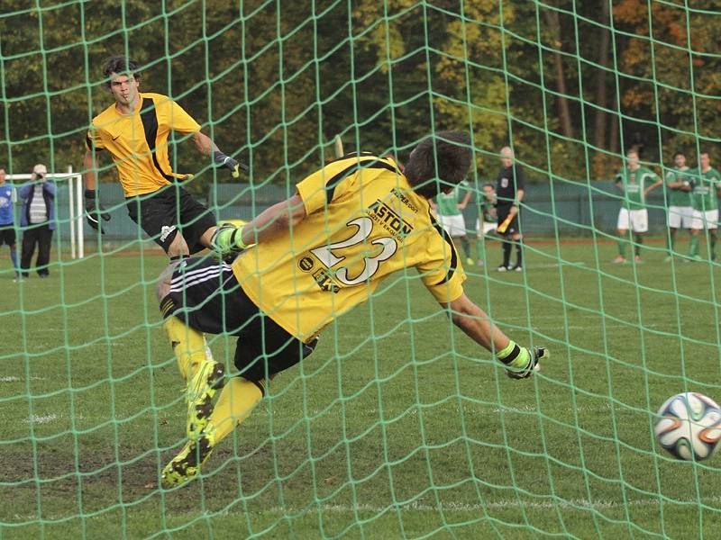 Divize (skupina A) - 11. kolo: Český Krumlov (v zeleném) - Táborsko B 2:2 (1:1), na penalty 4:5.