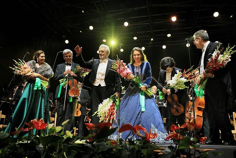 Zahajovací koncert se stal i oslavou třicátin Mezinárodního hudebního festivalu Český Krumlov.