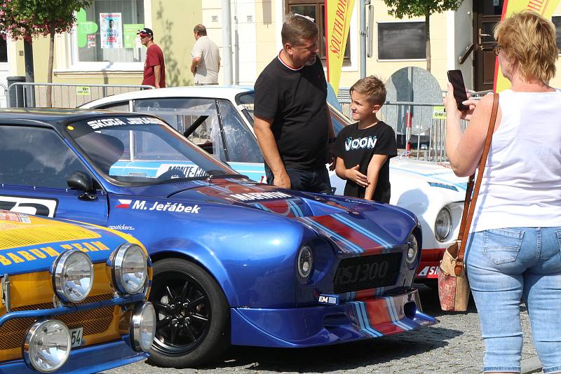 Grand Prix Kaplice otevřel motocyklový kaskadér Martin Krátký který předvedl své mistrovství v sedle Yamahy a MZ.