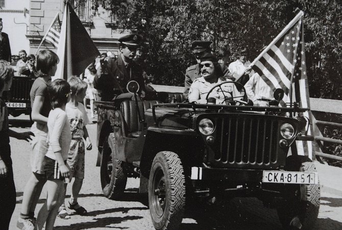 První novodobé oslavy osvobození Českého Krumlova americkou armádou v roce 1990.