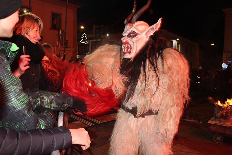 Krampus show v Kaplici si užívali diváci i účinkující.