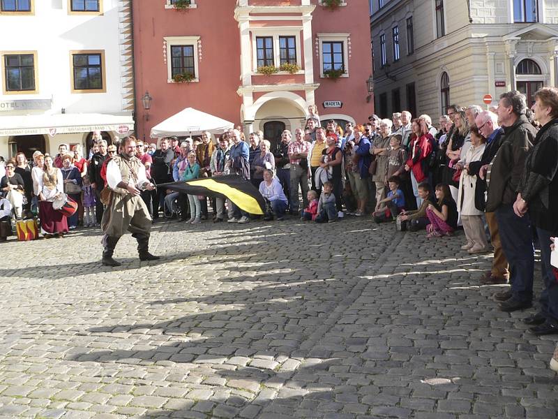 Historický průvod symbolicky uzavřel sezonu na zámku v Českém Krumlově. 