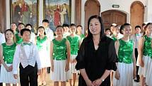 Dětský pěvecký sbor z Hongkongu YIP´s  Children´s Choir music nadchnul na svém pátečním koncertě diváky v Jezuitském sále hotelu Růže.