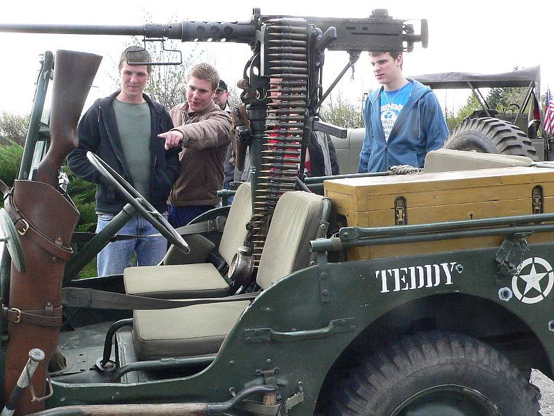 Návštěvníci si mohli v Bujanově prohlédnout historickou vojenskou techniku.