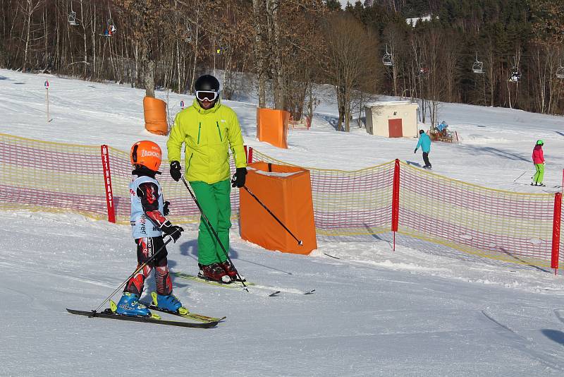 Lyžařské závody pro veřejnost McDonald's Winter Cup s Jakubem Kohákem přilákaly na Lipno desítky závodníků.