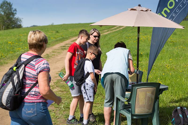 Výstup na Hradišťský vrch, který pořádallo město Kaplice s dalšími organizacemi.