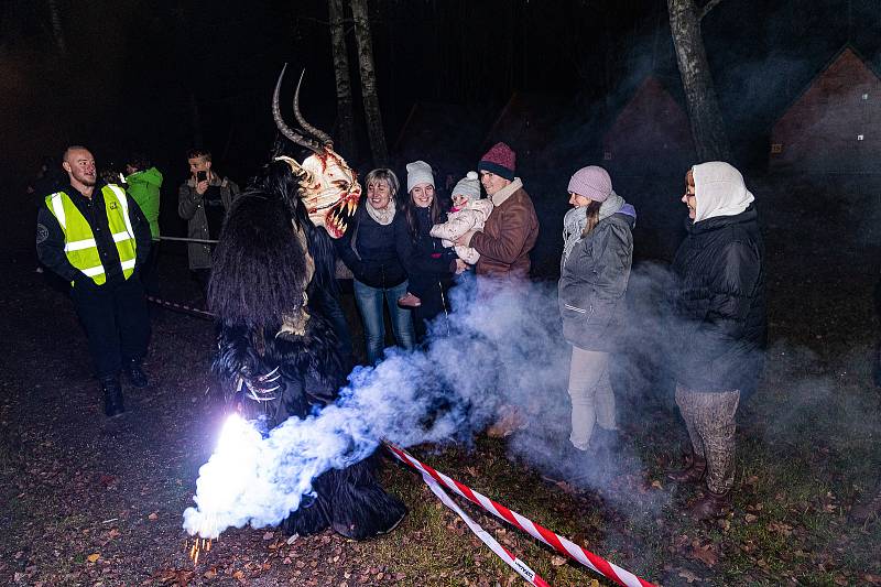 Krampusáci děsili svým zjevem ve Vyšším Brodě.