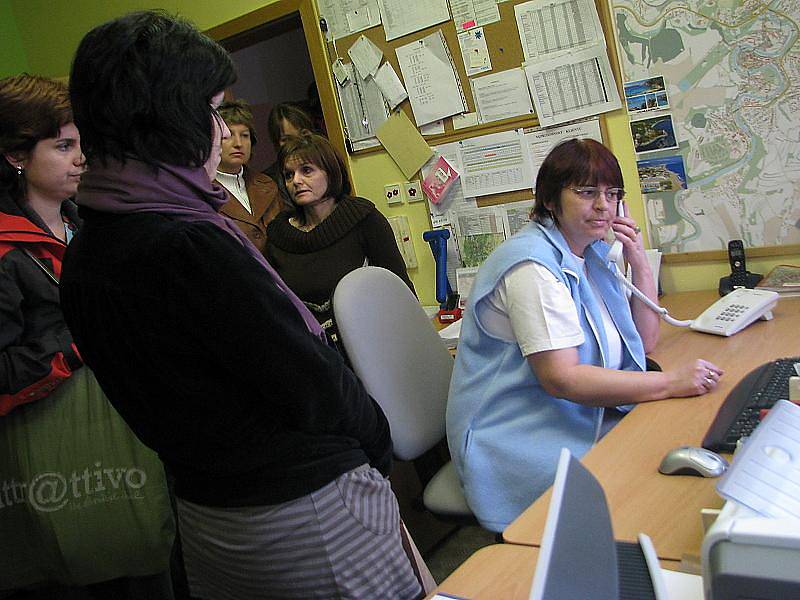 Odborníci pracující v pobytových službách pro seniory z různých míst republiky si ve středu prohlédli českokrumlovské Domy s pečovatelskou službou.