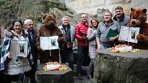 Medvíďata z krumlovského zámku jsou pokřtěna, sourozenci dostali rožmberská jména Vilém a Polyxena.