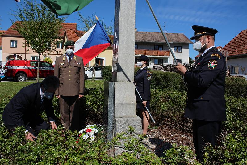 Pietní akt ve Zlaté Koruně připomněl padlé během květnového povstání na konci druhé světové války.