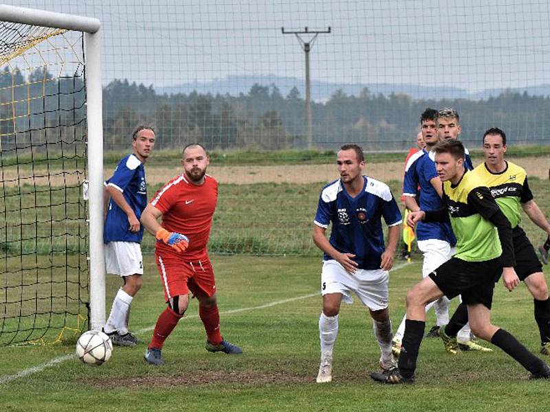 TJ Osek (zelenožluté dresy) – FK Slavoj Český Krumlov 3:3.