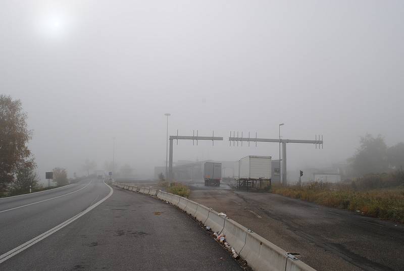 Azylové zařízení ve Wullowitzu leží jen pár desítek metrů od hraničního přechodu v Dolním Dvořišti.