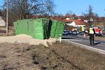 Nehoda nákladního automobilu zastavila na několik hodin provoz na silnici v úseku od Kamenného Újezdu směrem Český Krumlov.