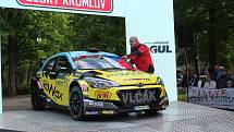 Sedmačtyřicátý ročník Rallye Český Krumlov byl v pátek odpoledne zahájen v Jelence.