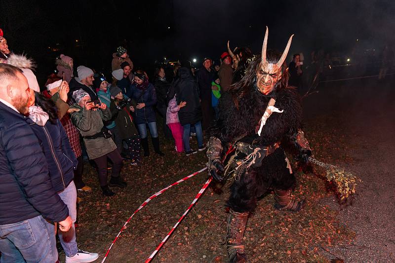 Krampusáci děsili svým zjevem ve Vyšším Brodě.