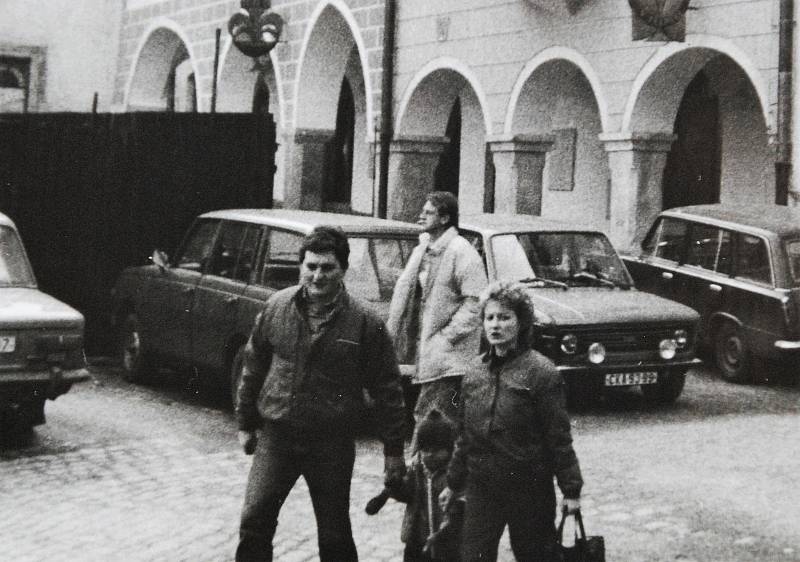 Český Krumlov v roce 1988. Na náměstí Kl. Gottwalda.
