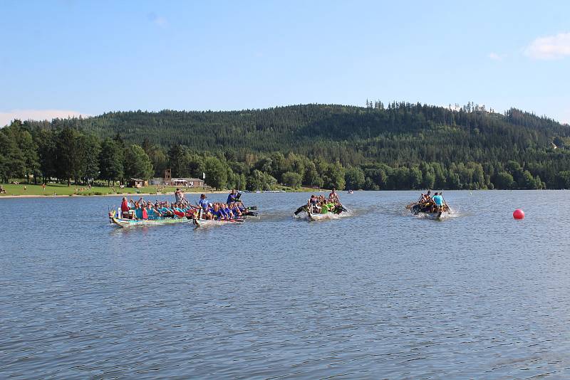 Lipno Sport Fest 2020 vyvrcholil závodem dračích lodí.