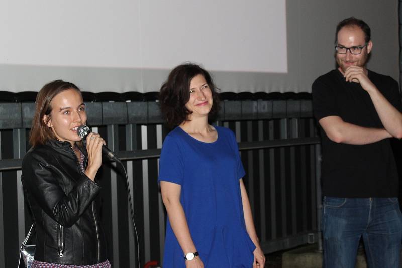 První ročník Filmtoro Festu  v letním kině v Černé v Pošumaví zahájili filmaři, kteří mají "na svědomí" komedii Chata na prodej.