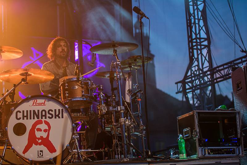 Koncert Chinaski a dalších hostů nadchl návštěvníky nabitou  Pivovarskou zahradu.