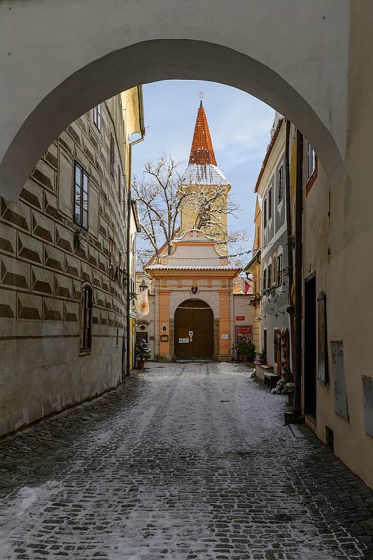 Zasněžený Český Krumlov v celé své kráse.