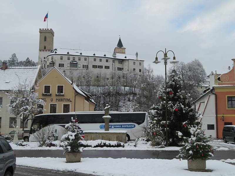 První sněhová nadílka a první adventní neděle v Rožmberku nad Vltavou.