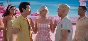 Hlavní role ve filmu Barbie hrají Margot Robbie a Ryan Gosling.