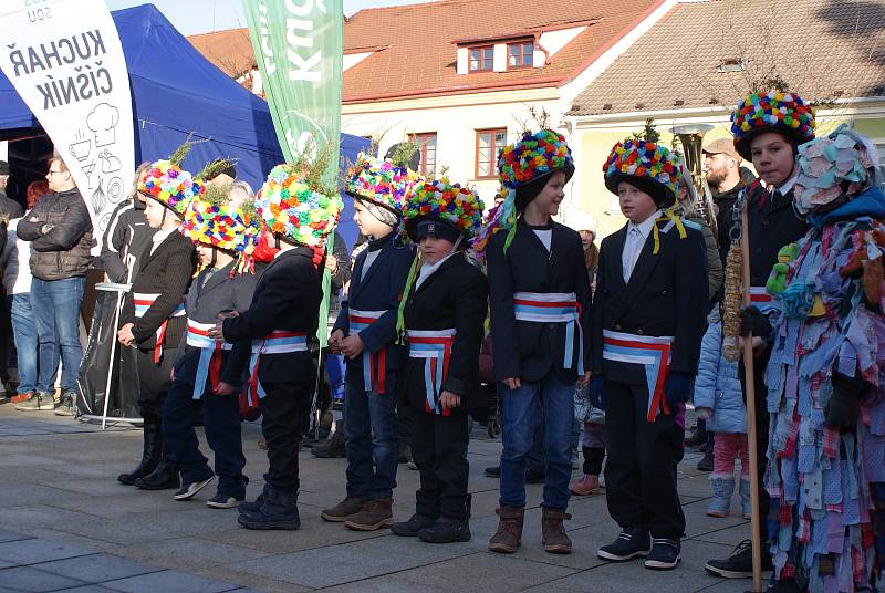 Masopustní muzika a vůně zabijačkových pochoutek se nesly kaplickým náměstím.