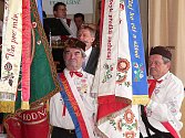 Zachování staročeských tradic – jeden z hlavních úkolů baráčníků – dokazují i hesla na zástavách, které byly k vidění na nedávné oslavě 80 let velešínské baráčnické obce.