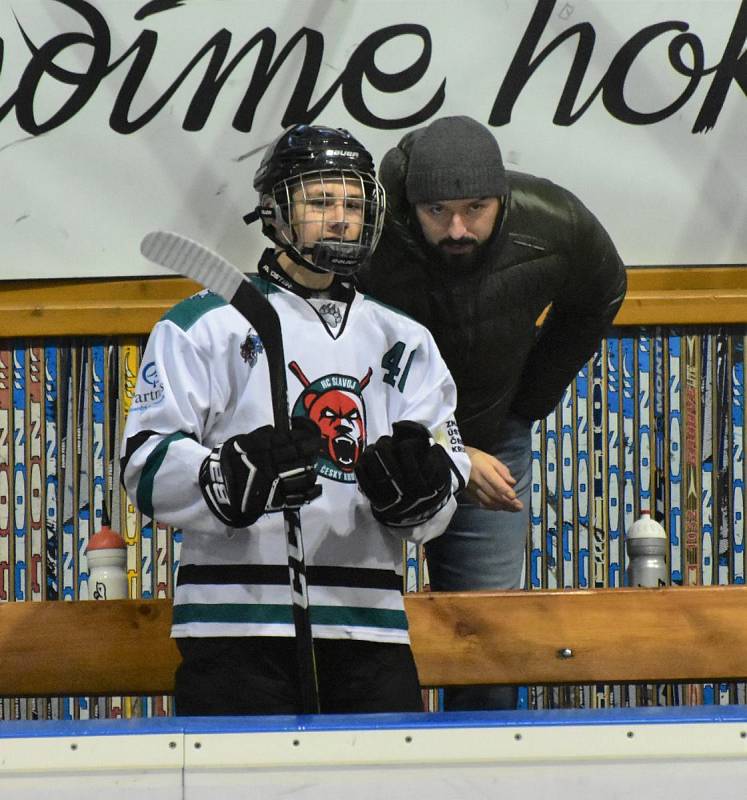 KL muži – 11. kolo: TJ Sokol Radomyšl (červené dresy) – HC Slavoj Český Krumlov 1:4 (1:1, 0:2, 0:1).