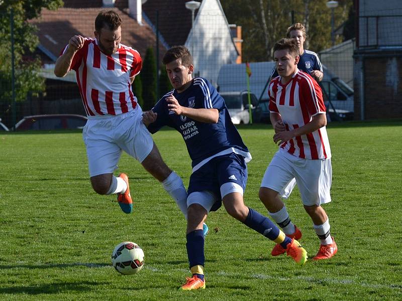 Okresní přebor muži - 6. kolo: FK Dolní Dvořiště (modré dresy) - TJ Smrčina Horní Planá 2:1 (2:1).