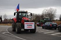 Protestní jízda zemědělců dorazila po E55 od Kaplice do Dolního Dvořiště před 11. dopolední. Na poli se seřadila a vyrazila opačným směrem. Kromě mírného zdržení cestou nenastaly žádné dopravní komplikace.