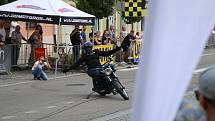 Grand Prix Kaplice otevřel motocyklový kaskadér Martin Krátký který předvedl své mistrovství v sedle Yamahy a MZ.