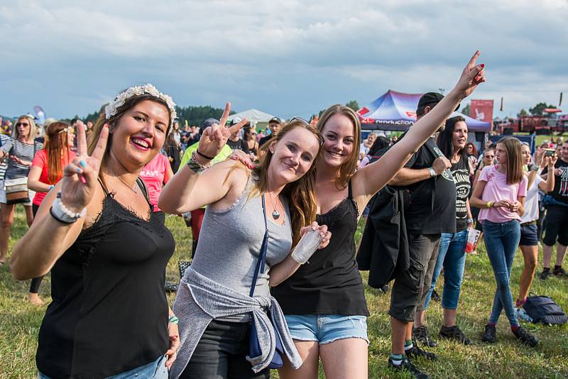 Atmosféra na festivalu Hrady CZ v Rožmberku na Českokrumlovsku je úžasná, déšť nevadí.