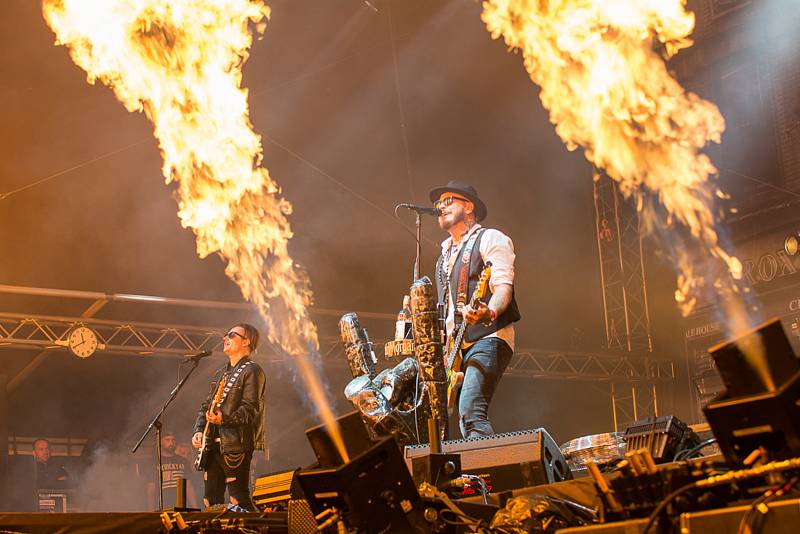 Atmosféra na festivalu Hrady CZ v Rožmberku na Českokrumlovsku je úžasná, déšť nevadí.