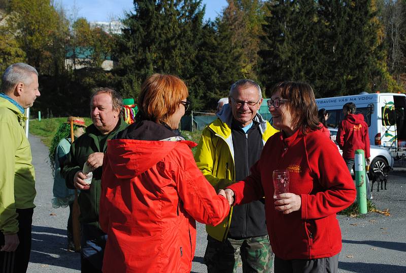 Podzimní zamykání Vltavy v kempu Krumlov.