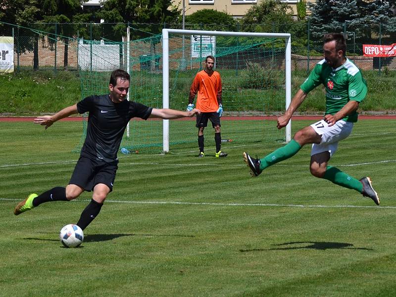 Fotbalová příprava: FK Slavoj Český Krumlov (zelené dresy) - TJ Olešník 1:2 (0:1).