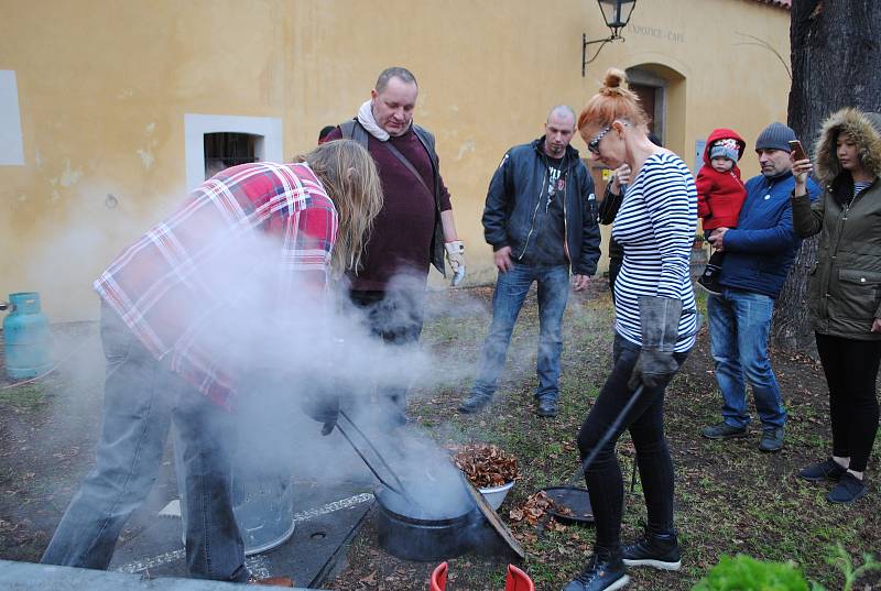 Na krumlovském Klášterním dvoře byl hrnčířský jarmark.