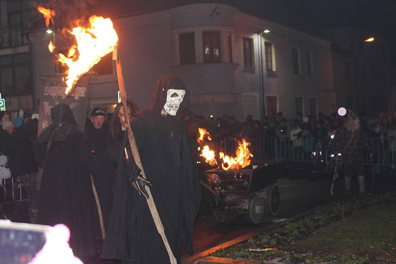 Krampus show v Kaplici si užívali diváci i účinkující.